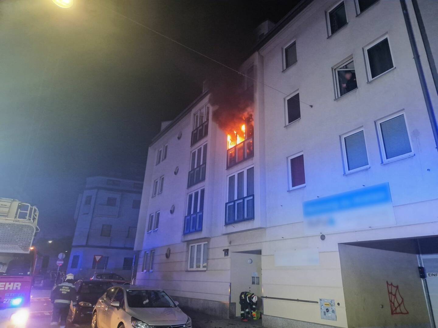 BF Wien: Zimmerbrand mit Menschenrettung in Wien – Währing