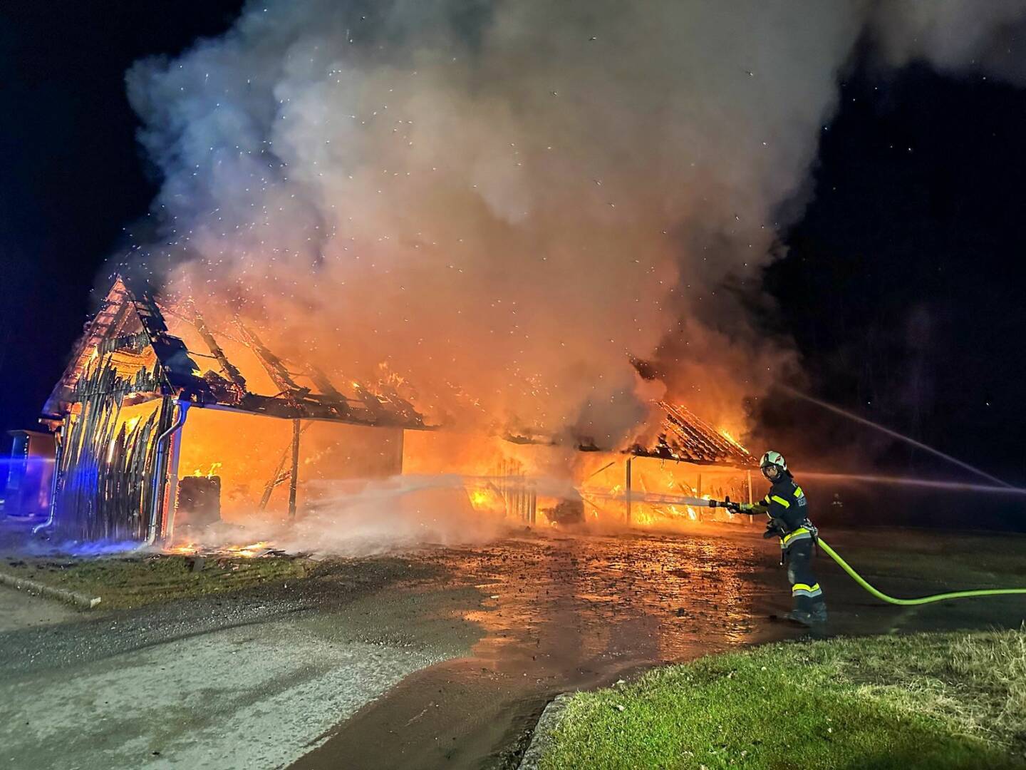 BFV Deutschlandsberg: Brand eines Wirtschaftsgebäudes