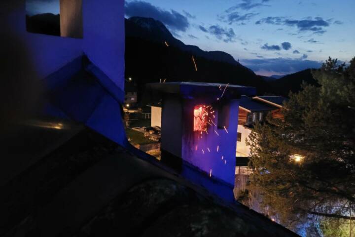 HFW Bad Ischl: Brandmeldealarm und Kaminbrand