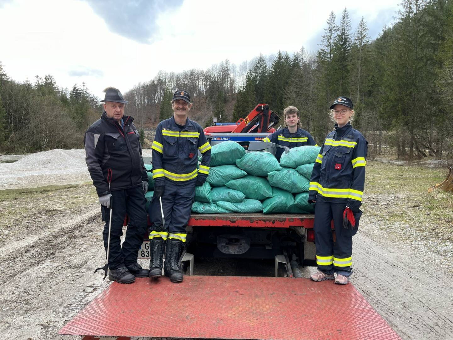 HFW Bad Ischl: Landschaftssäuberung der FF Mitterweissenbach