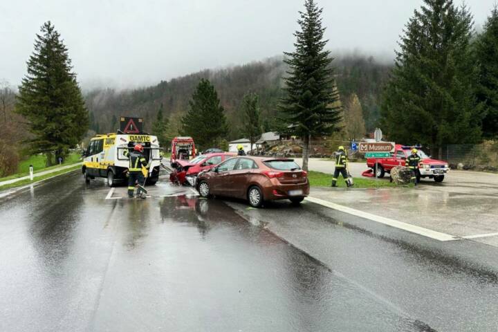 HFW Bad Ischl: Fahrzeugbergung auf der B145