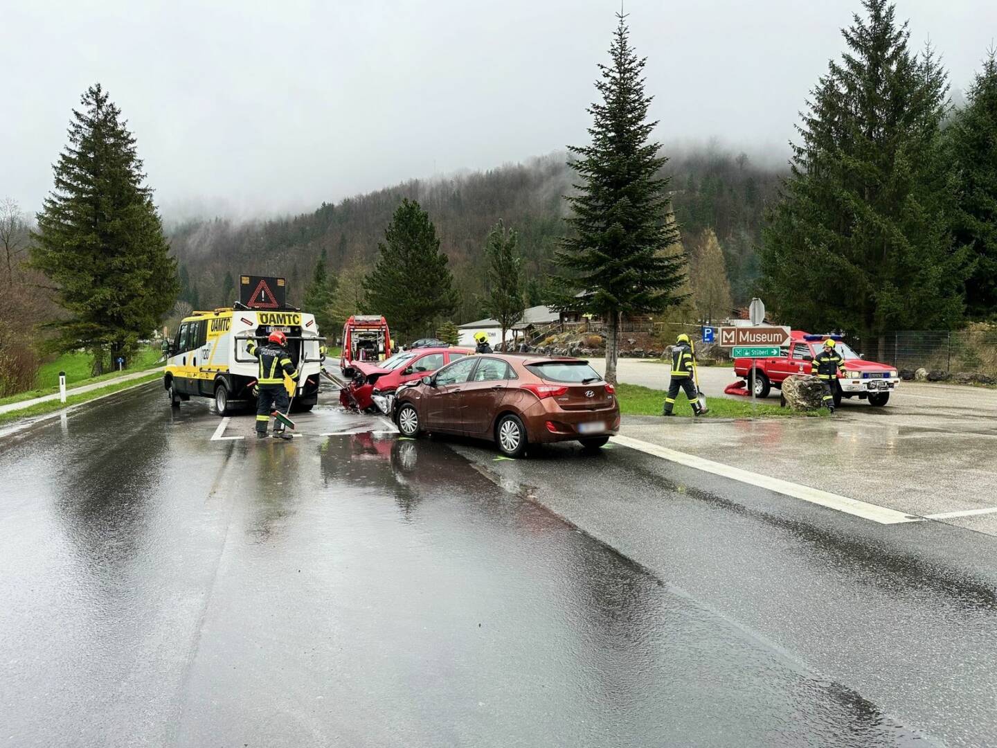 HFW Bad Ischl: Fahrzeugbergung auf der B145