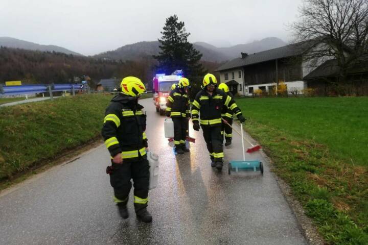 HFW Bad Ischl: Ölspureinsatz für FW Sulzbach und Reiterndorf