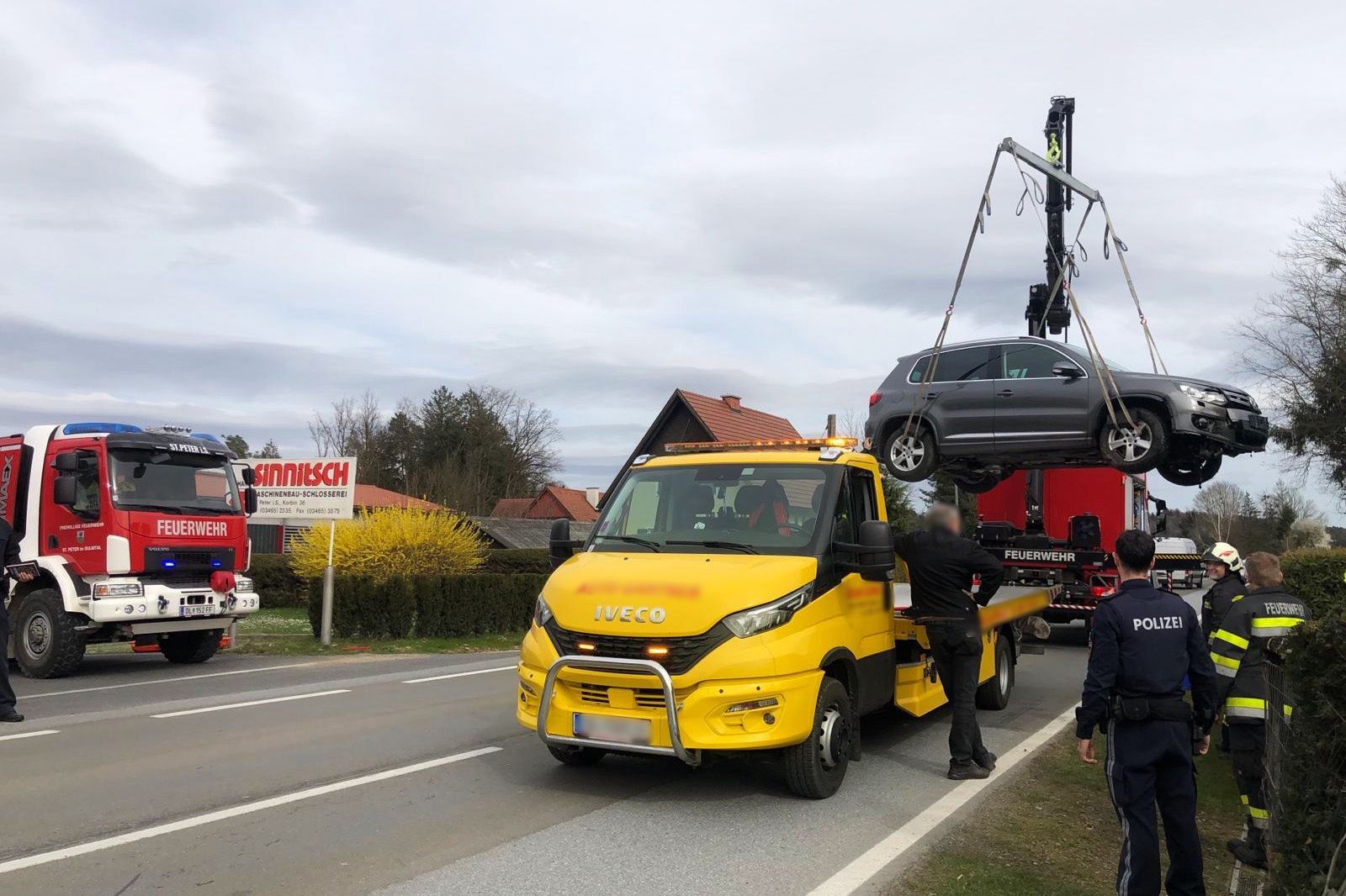 BFV Deutschlandsberg: Sekundenschlaf – Auto stürzte in Pool
