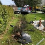 Sekundenschlaf - Auto stürzte in Pool