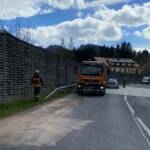 Kleinbus bei Verkehrsunfall aufgerissen