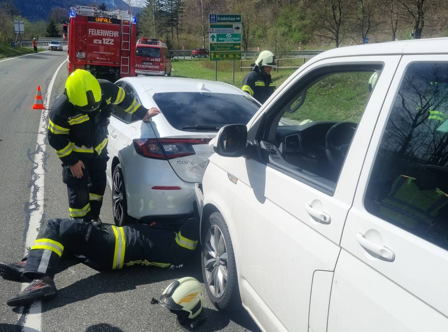 HFW Bad Ischl: Auffahrunfall bei Abbiegemanöver auf B145