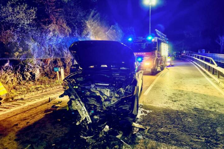 AFKDO Mondsee: Tödlicher Verkehrsunfall mit 4 PKWs