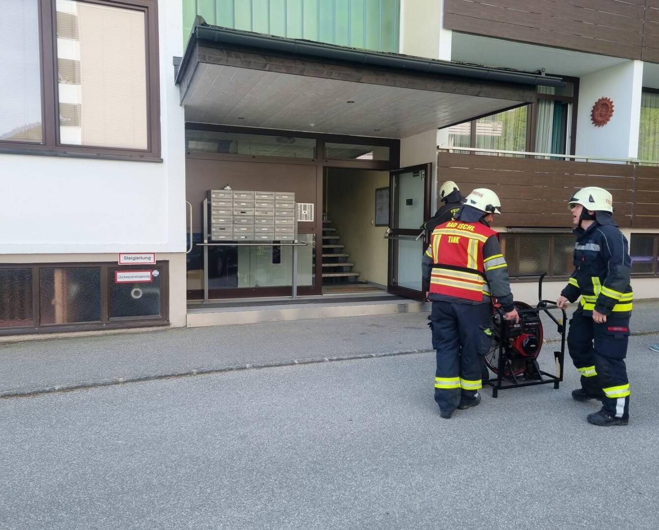 HFW Bad Ischl: Gefährlicher Brand in Mehrparteienhaus