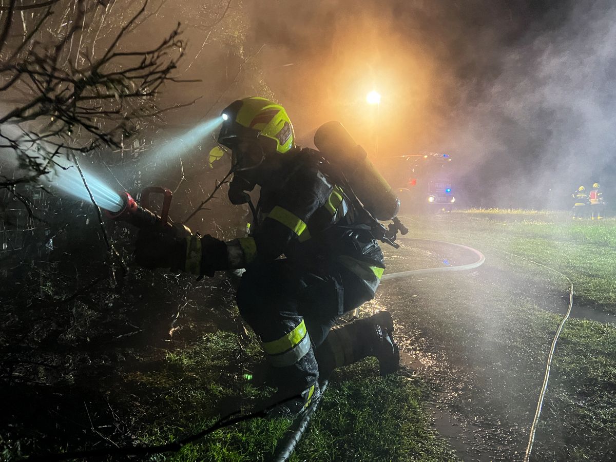 BFV Leoben: Vollbrand einer Hütte in Mautern