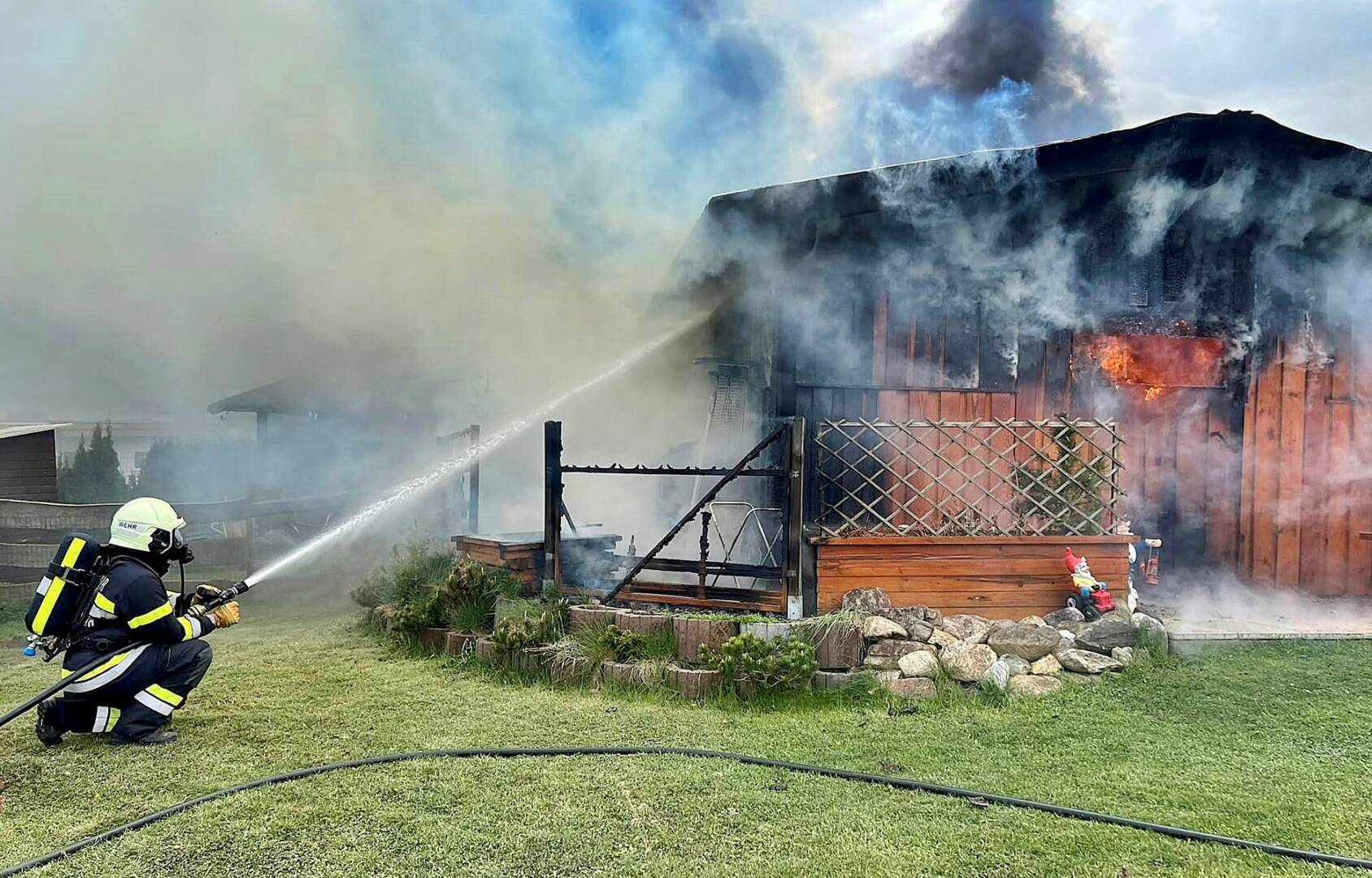 BFV Leoben: Gartenhüttenbrand im  Ortsteil Leising