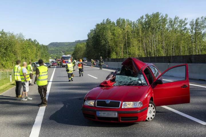 FF Krems: Schwerer Verkehrsunfall nach Ausweichmanöver