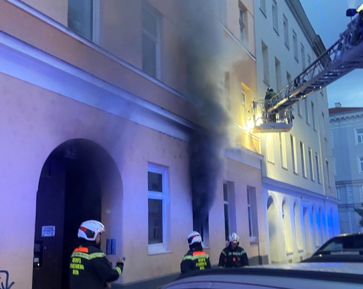 BF Wien: Zimmerbrand in Wien - Währing 1 Zimmerbrand in Wien - Währing