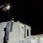 Sturmschaden – Lose Dachteile drohen abzustürzen