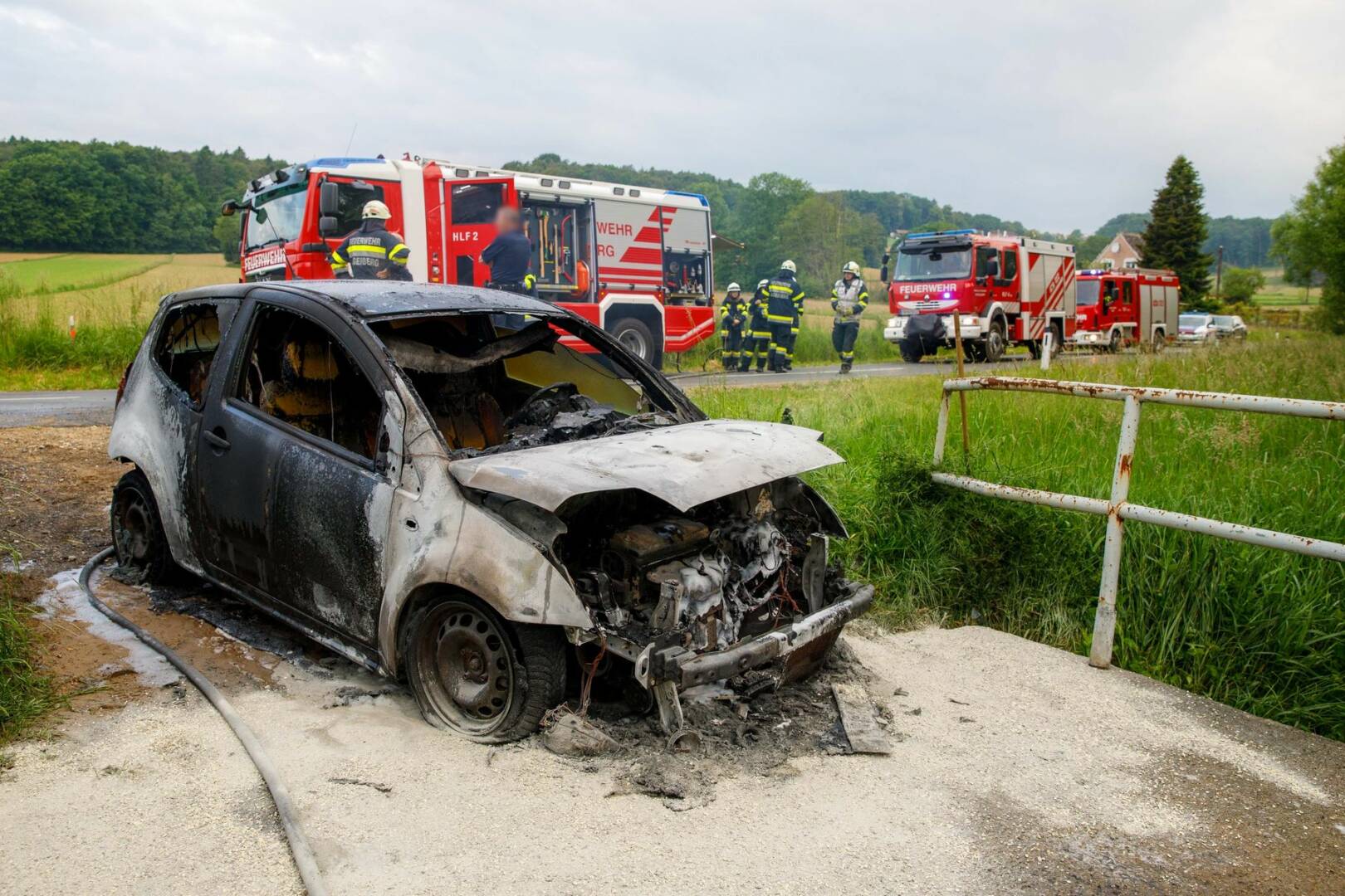 BFV Feldbach: Fahrzeugbrand bei Unterzirknitz