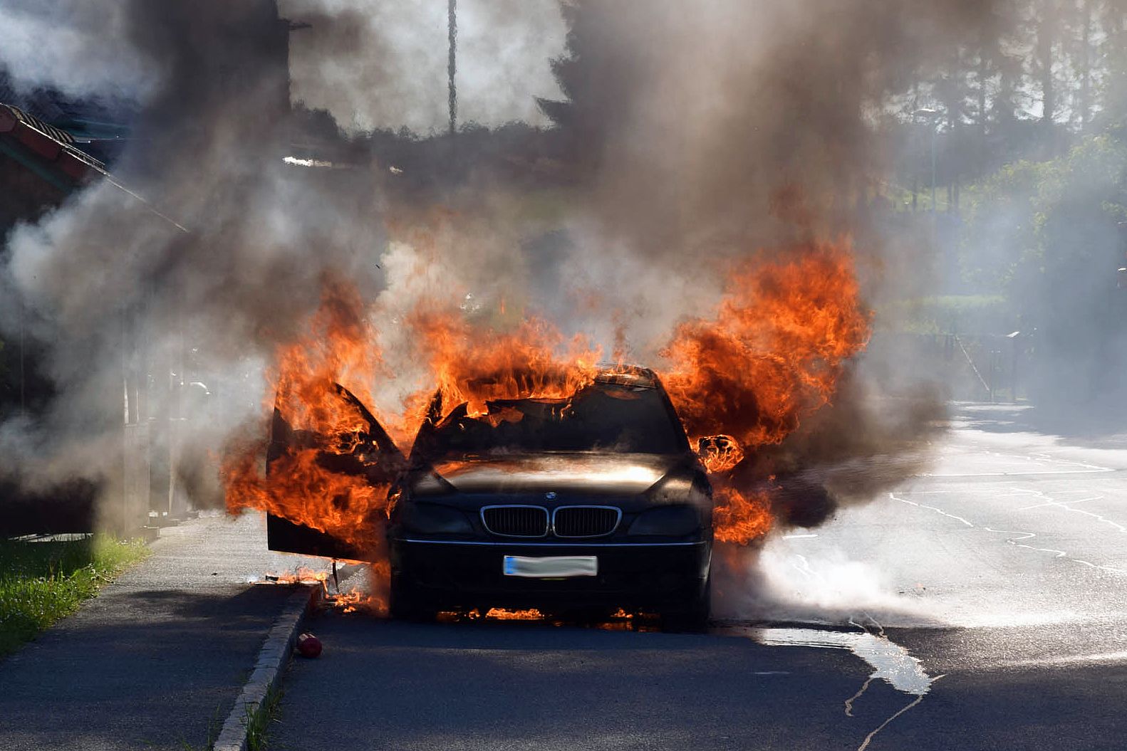 BFK Waidhofen/Thaya: Umweltalarm nach PKW-Brand in Dietmanns