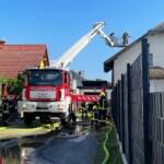 Heckenbrand schlägt auf Gebäude über