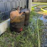 Heckenbrand schlägt auf Gebäude über