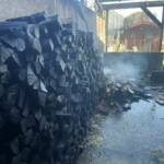 Heckenbrand schlägt auf Gebäude über