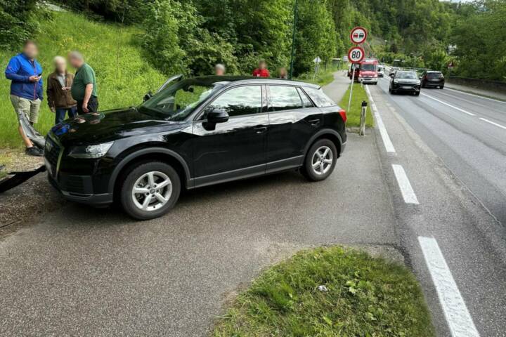 Aufräumarbeiten nach Verkehrsunfall