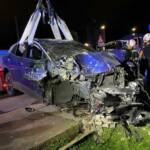 Verkehrsunfall - PKW durchschlug Betonmauer