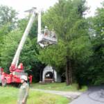 BFKDO Jennersdorf: Eiche droht Hubertuskapelle zu zerstören