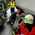 LKW-Unfall auf Autobahn bei Mondsee