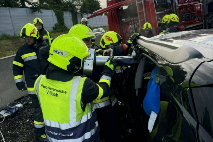 HFW Villach: Schwerer Verkehrsunfall auf Südautobahn