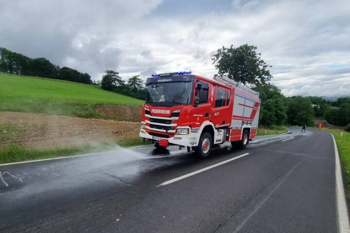 FF Krumbach: Beseitigung einer Betriebsmittelspur