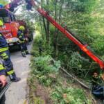 Menschenrettung aus abgestürztem Oldtimer