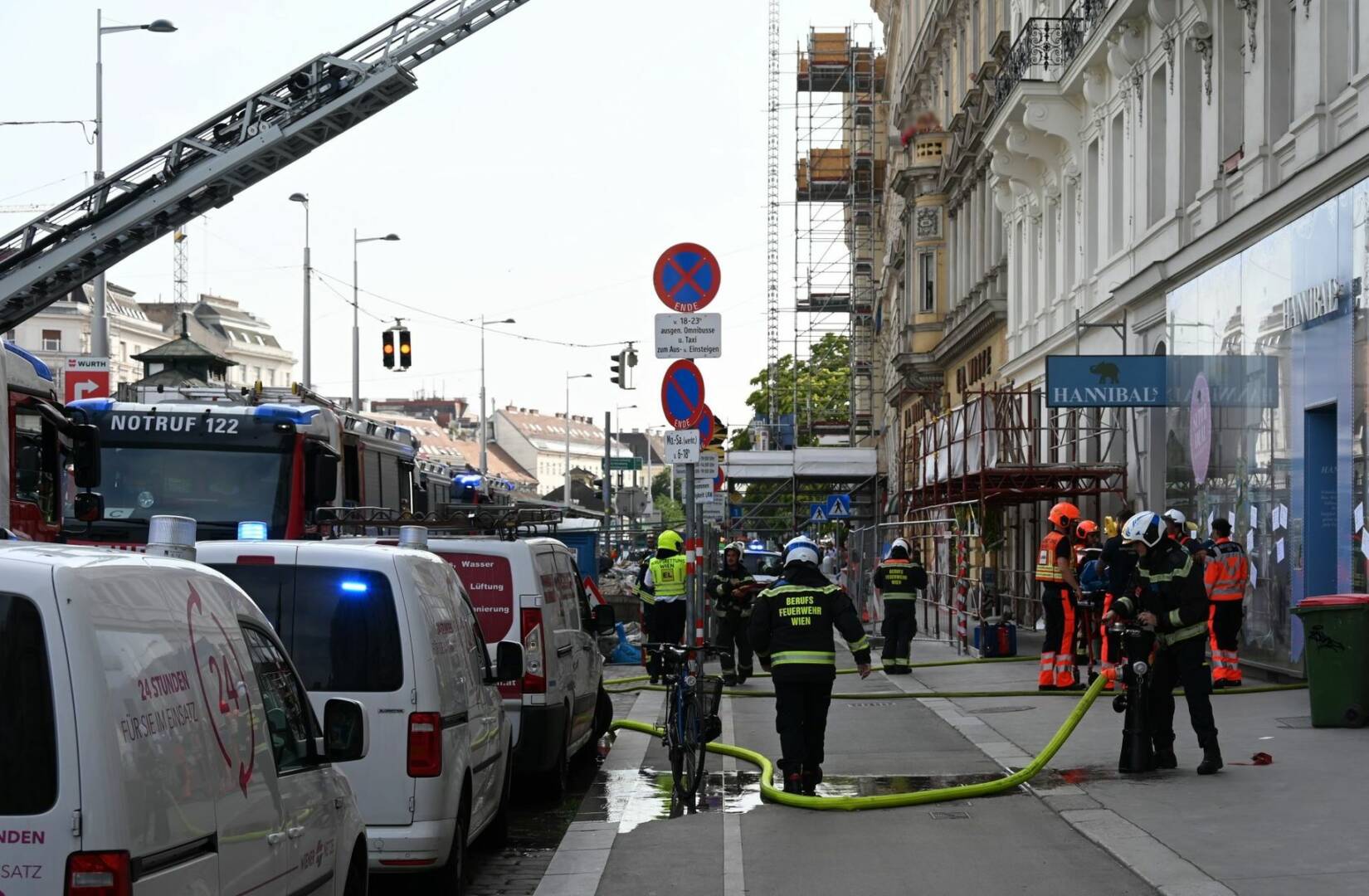 BF Wien: Ausgedehnter Wohnungsbrand nahe Naschmarkt