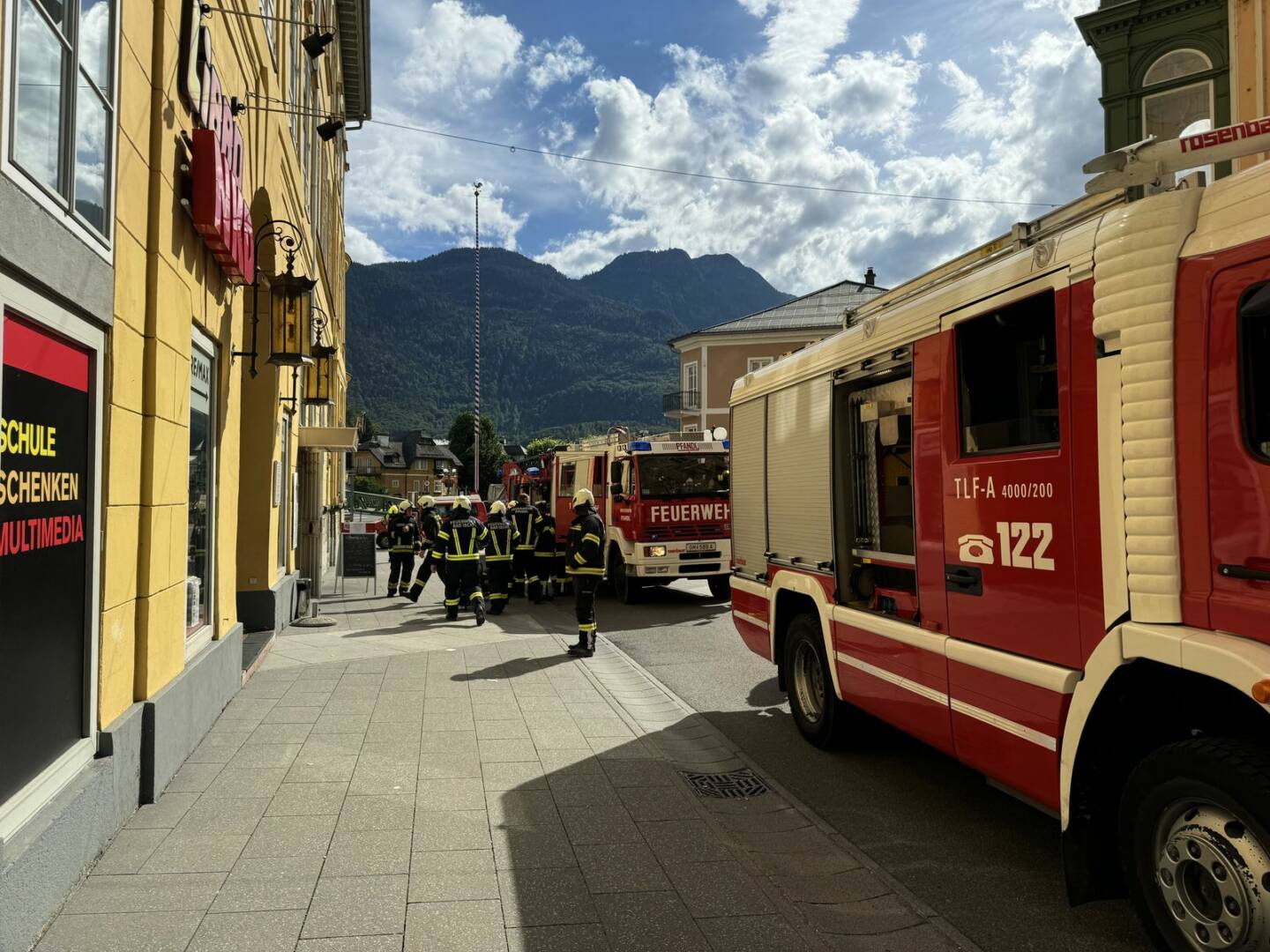 HFW Bad Ischl: Brandmeldealarm in der Pfarrgasse