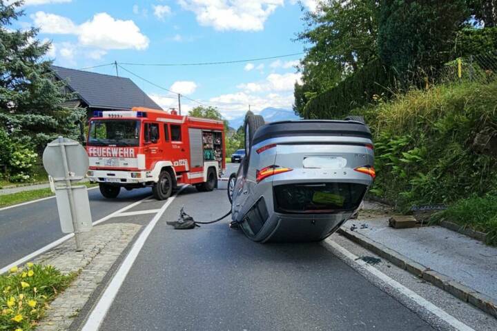 HFW Villach: PKW – Unfall auf der B84 Seeblickstraße