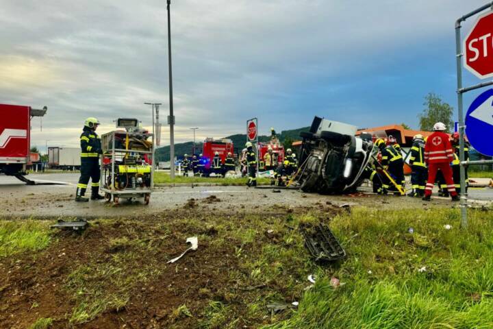 AFKDO Mondsee: Tödlicher Verkehrsunfall auf Rastplatz
