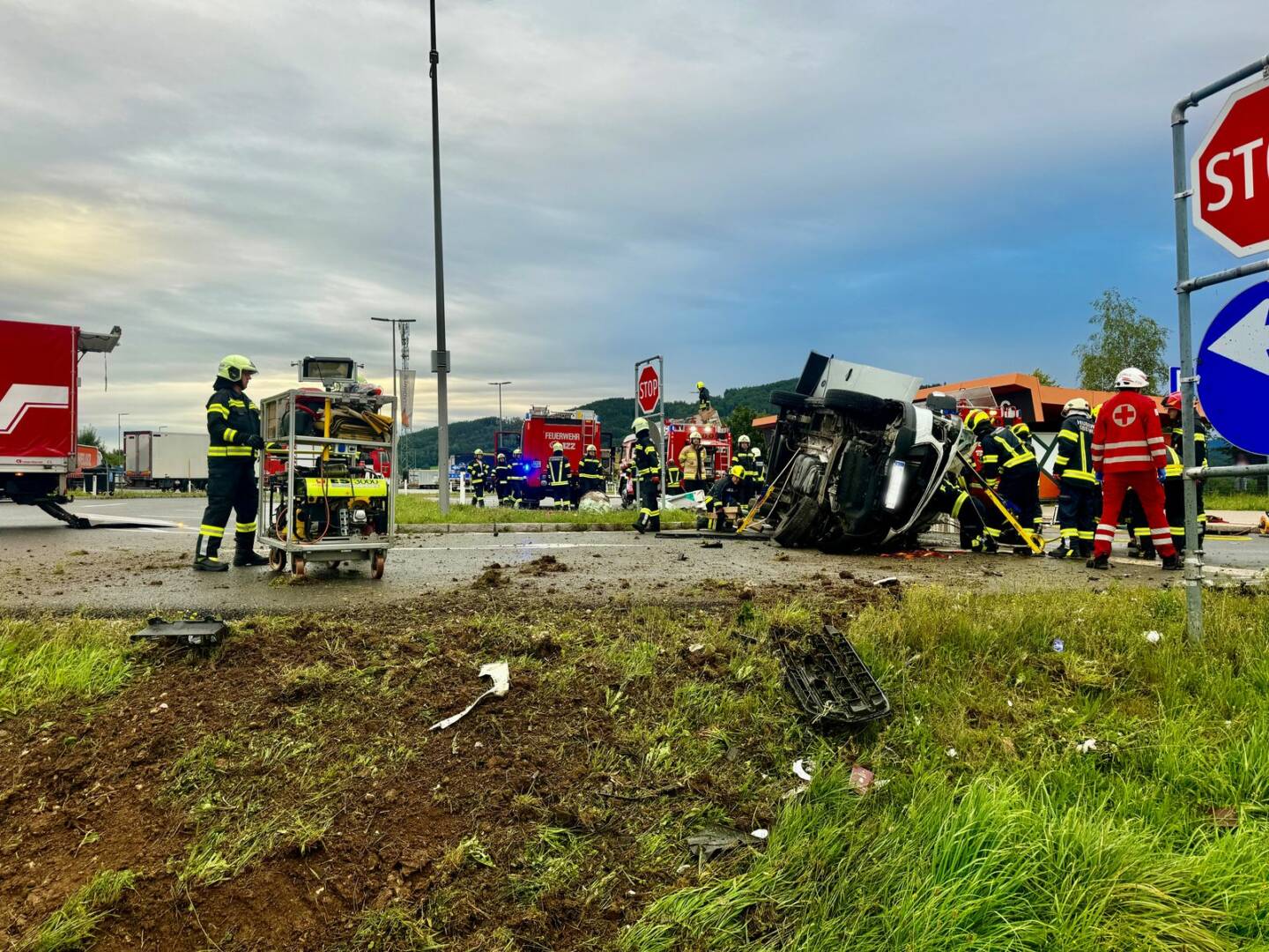 AFKDO Mondsee: Tödlicher Verkehrsunfall auf Rastplatz