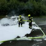 PKW steht auf A1 in Vollbrand