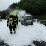 PKW steht auf A1 in Vollbrand