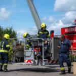 Feuerwehr rettet Innviertler Storchenfamilie