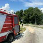 Personenrettung über Drehleiter und Ölspur