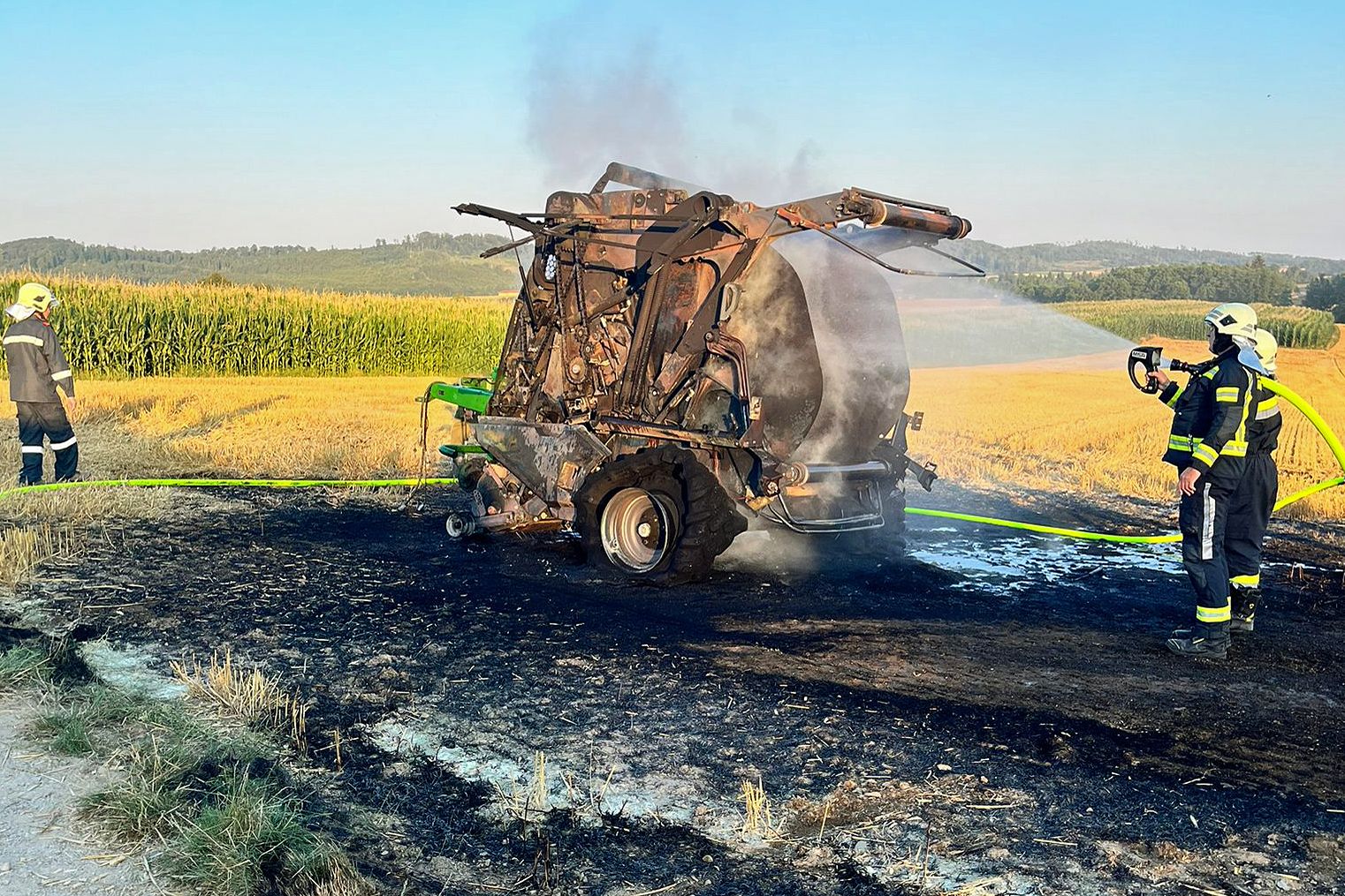BFK Waidhofen/Thaya: Rundballenpresse fing Feuer