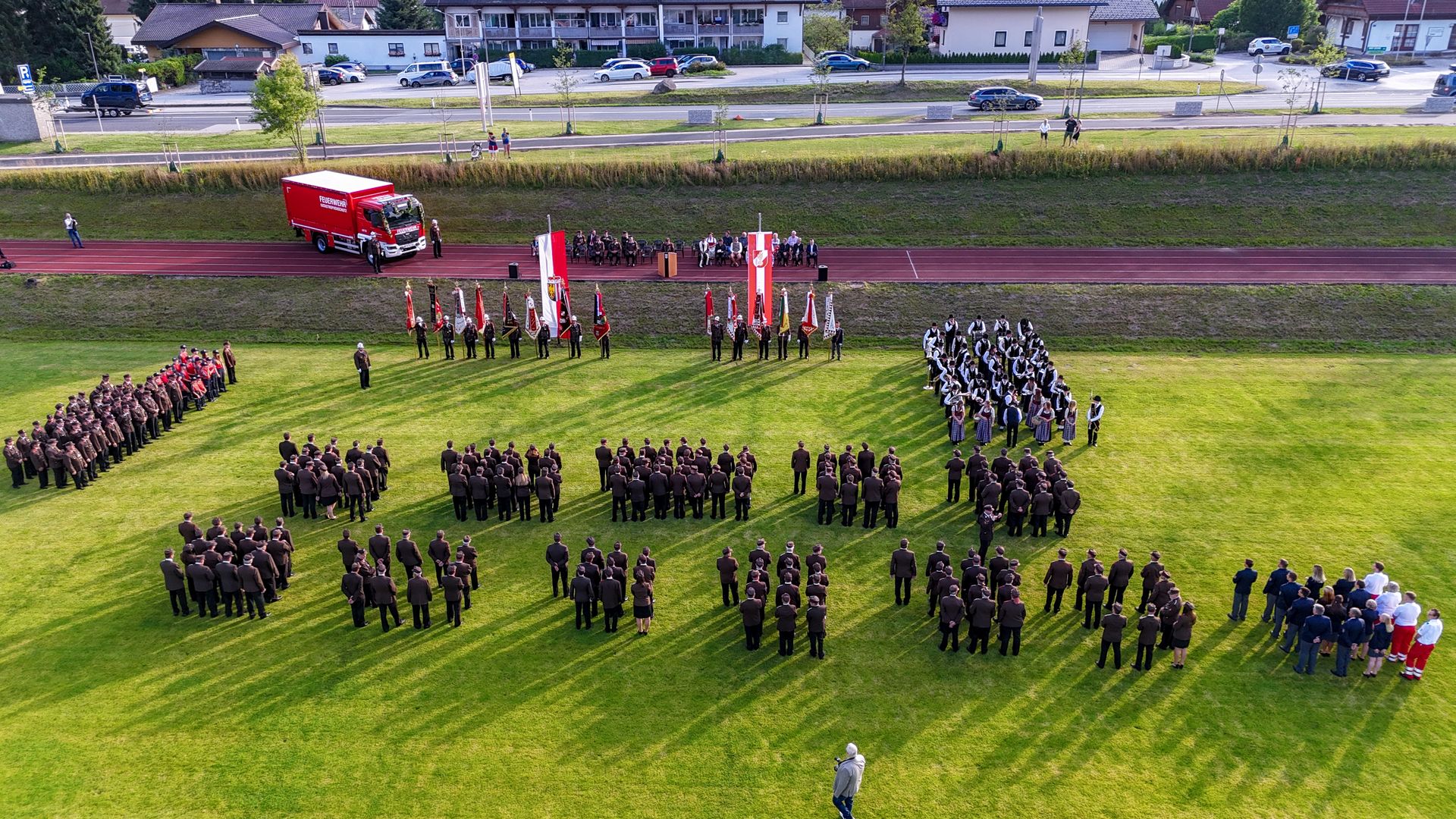 FF Mondsee: Fahrzeugsegnung des neuen Einsatzlogistikfahrzeugs