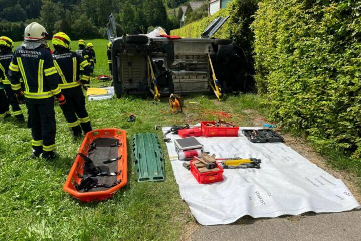AFKDO Mondsee: Schwerer Verkehrsunfall bei Oberwang