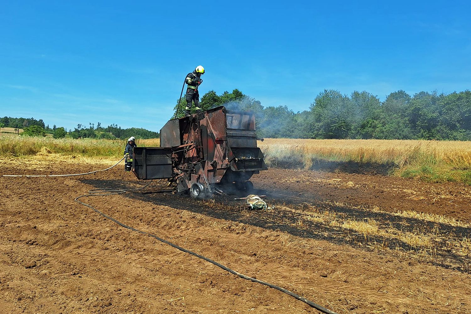 BFK Waidhofen/Thaya: Brand einer Rundballenpresse