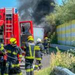 AFKDO Mondsee: Sattelzug auf Westautobahn in Vollbrand