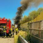 Sattelzug auf Westautobahn in Vollbrand