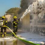 Sattelzug auf Westautobahn in Vollbrand