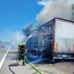 Sattelzug auf Westautobahn in Vollbrand