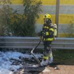 Sattelzug auf Westautobahn in Vollbrand