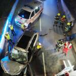 Verkehrsunfall - PKW durchbricht Leitschiene