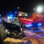 Verkehrsunfall - PKW durchbricht Leitschiene